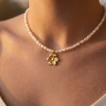 2026 düğün trendlerinde minimalist gümüş takılar