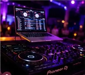 Profesyonel düğün DJ setup ve ekipman
